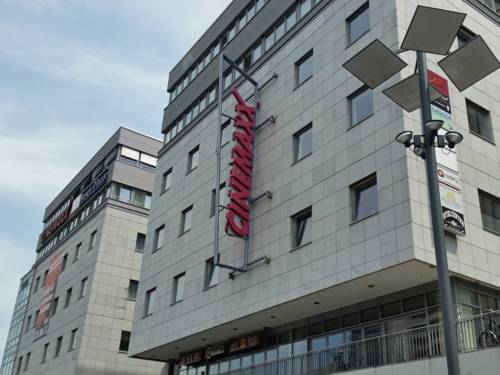 Blick auf den Raschplatz mit dem Cinemaxx im Hintergrund.