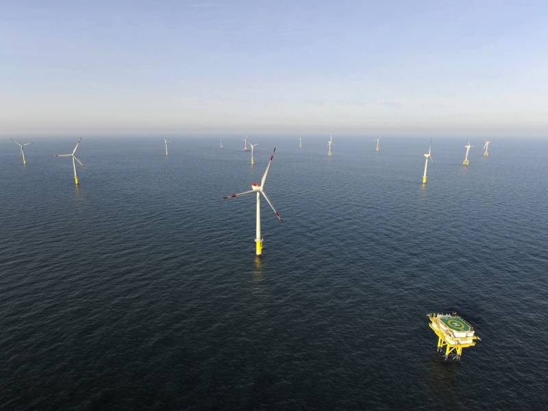 Erster deutscher Offshore-Windpark von alpha ventus auf der Nordsee.