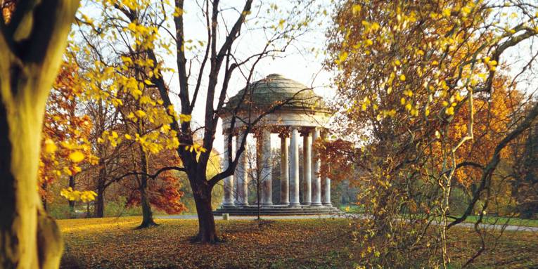 Leibniz Tempel, Herrenhäuser Gärten im Herbst.