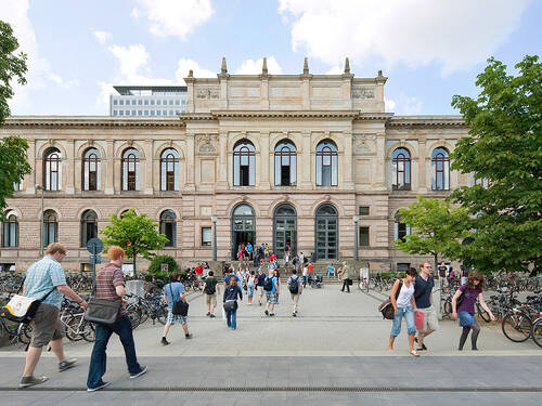 Blick auf das Altgebäude der TU Braunschweig Blick auf das Altgebäude der TU Braunschweig